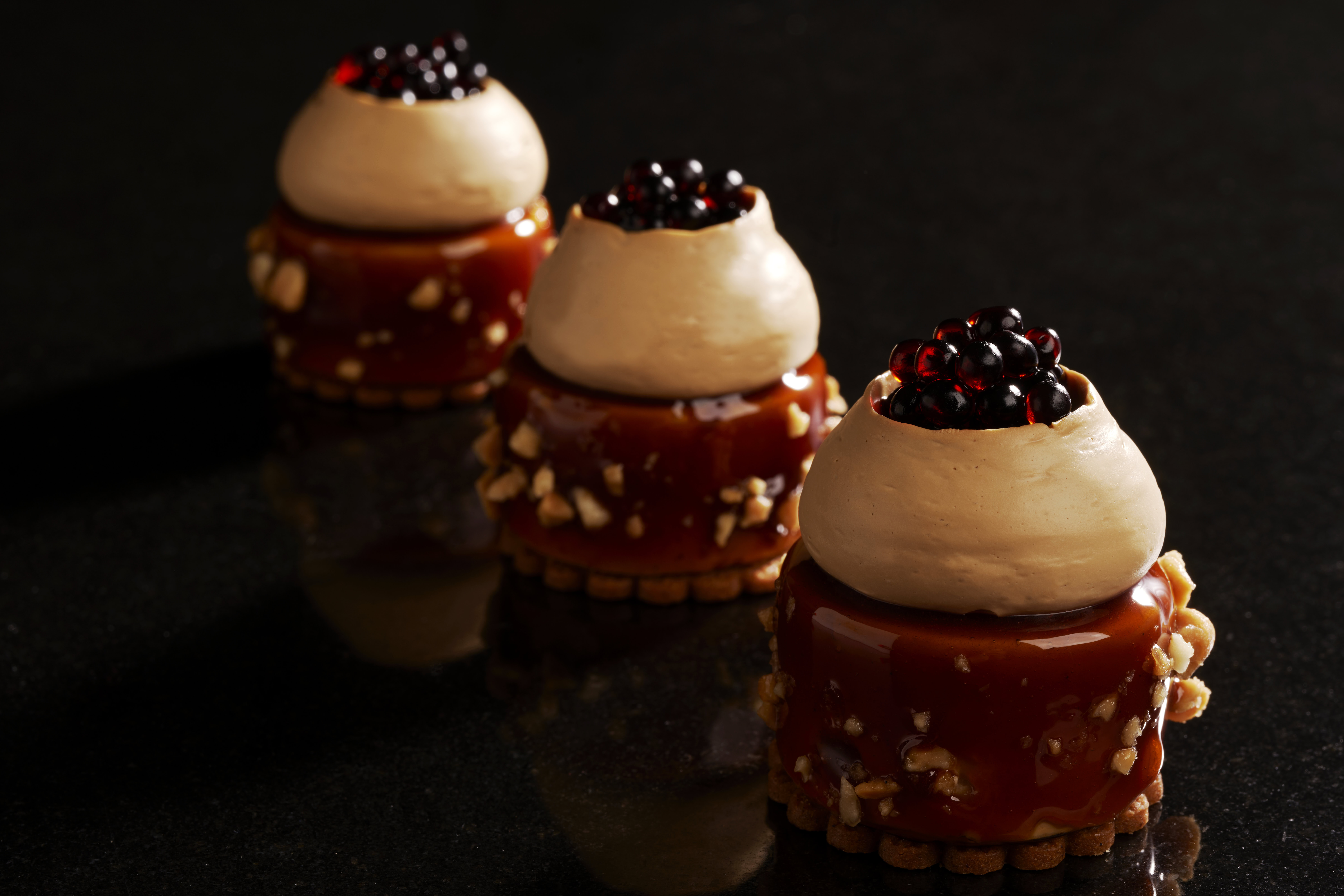 Кофейные пирожные с арахисом и кофейными жемчужинами